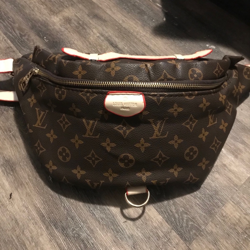 Louis Vuitton Crossbody Waste bag